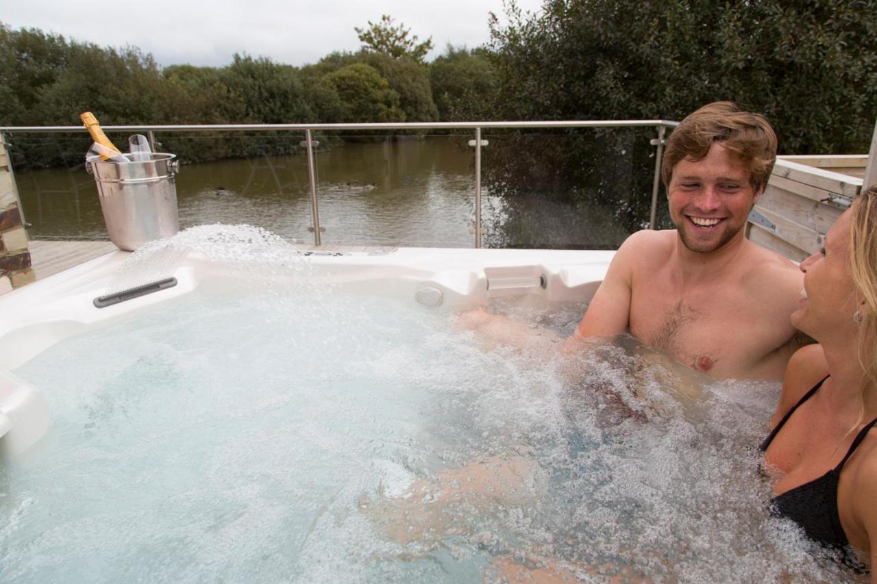 Fistral Hot Tub House For 8 On Retallack Resort New Quay Exterior foto