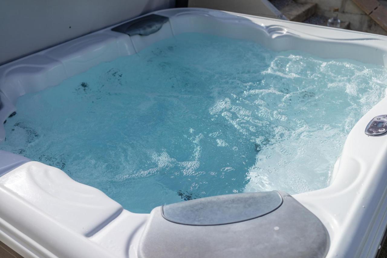 Fistral Hot Tub House For 8 On Retallack Resort New Quay Exterior foto