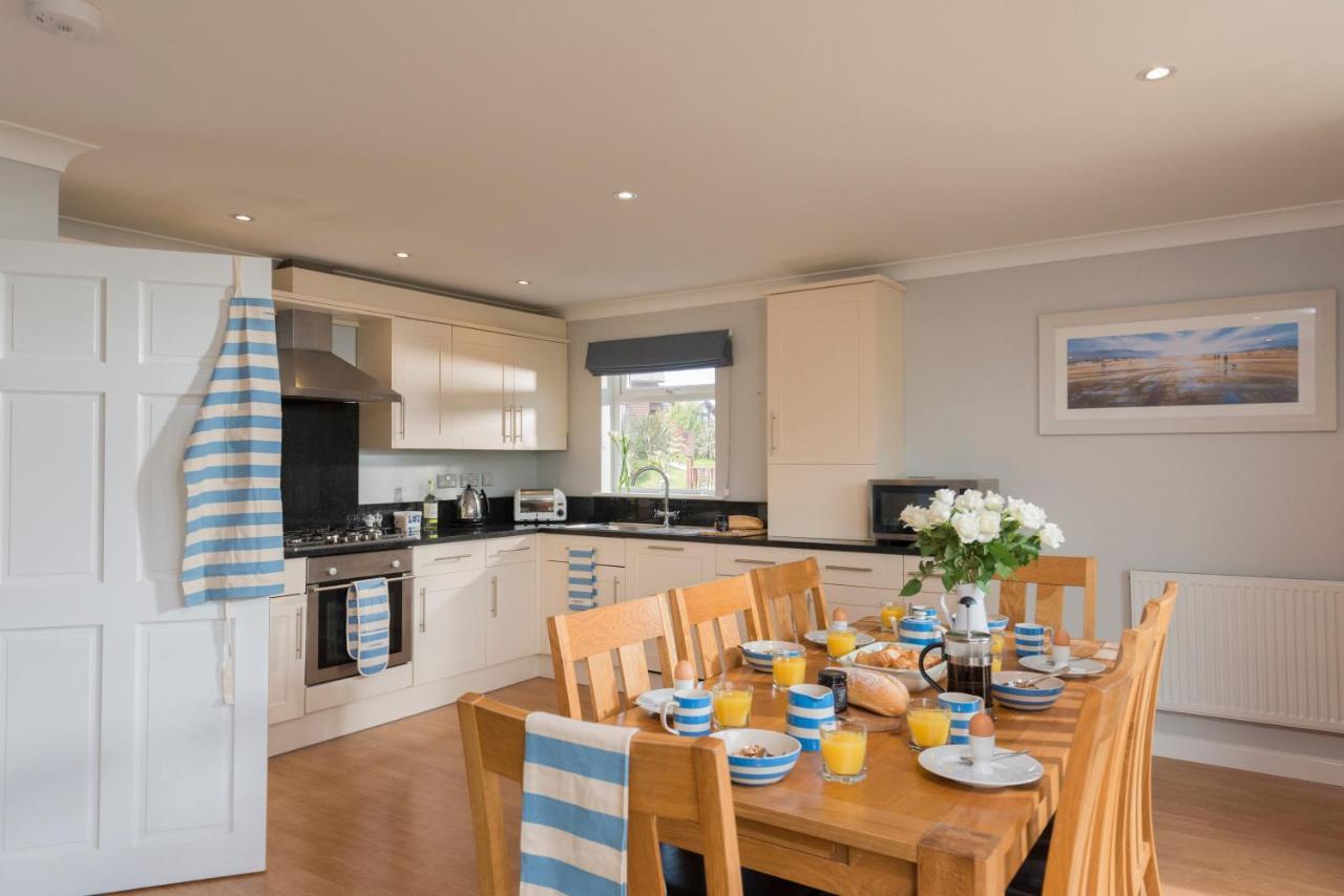 Fistral Hot Tub House For 8 On Retallack Resort New Quay Exterior foto